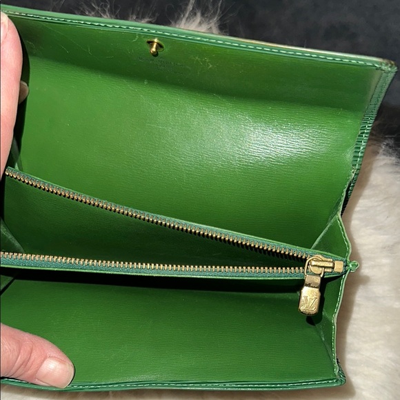 Louis Vuitton Green Textured Leather Wallet - Picture 5 of 5